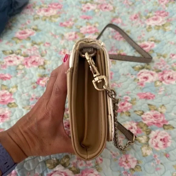 *Ivanka Trump* Classic Tan & Beige Cream Crossbody Handbag Purse EUC Gold Chain - Picture 4 of 7